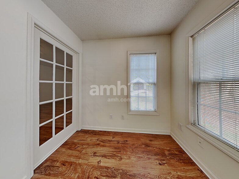 Building Photo - 185 Charlotte Ct