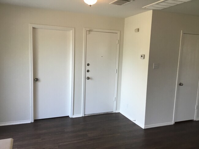 Building Photo - 3500 Banda Ln
