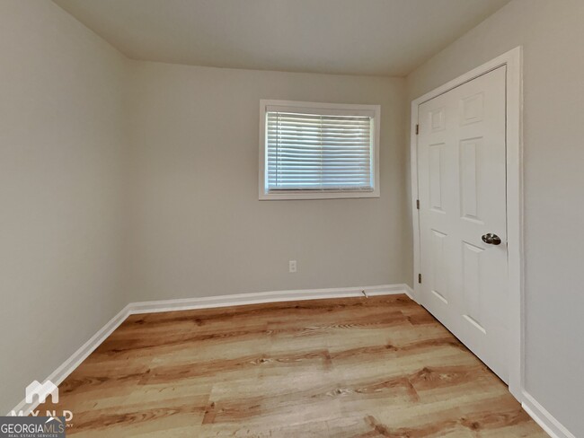 Building Photo - 1371 Stoneham Ct