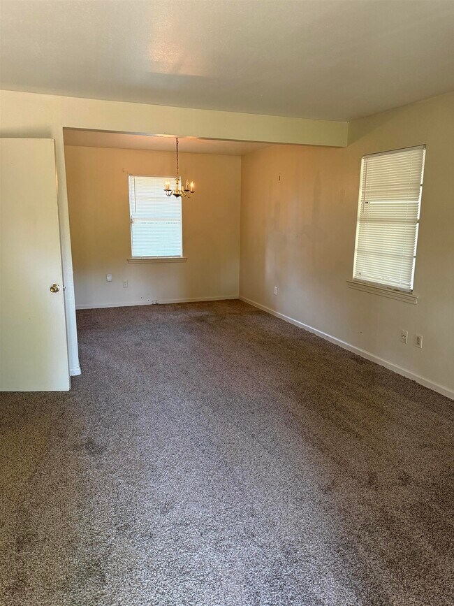 Building Photo - 1617 Leigh Dr