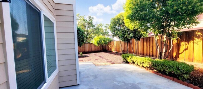Building Photo - 1146 Rosebriar Way