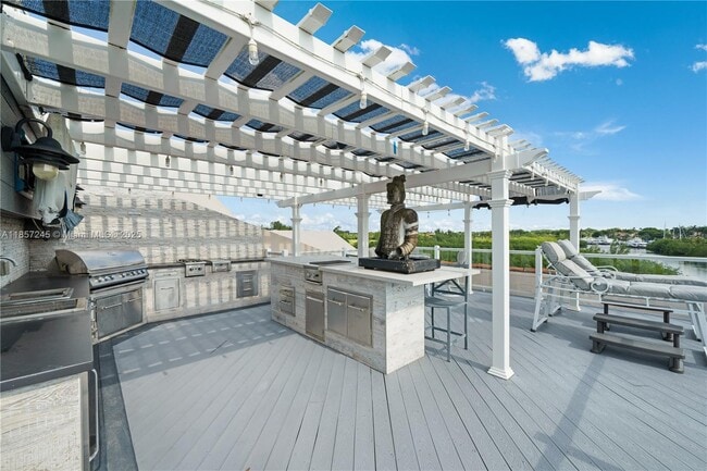 Building Photo - 6100 Paradise Point Dr