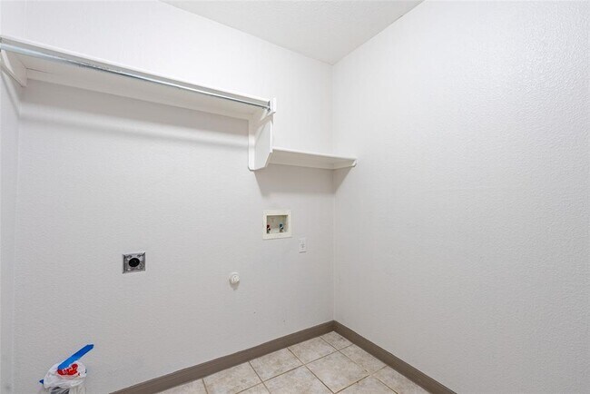 Building Photo - 605 Arrowood Pl
