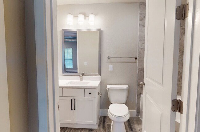 Building Photo - 1 Bedroom Beauty – Get Up to $750 Off Move...
