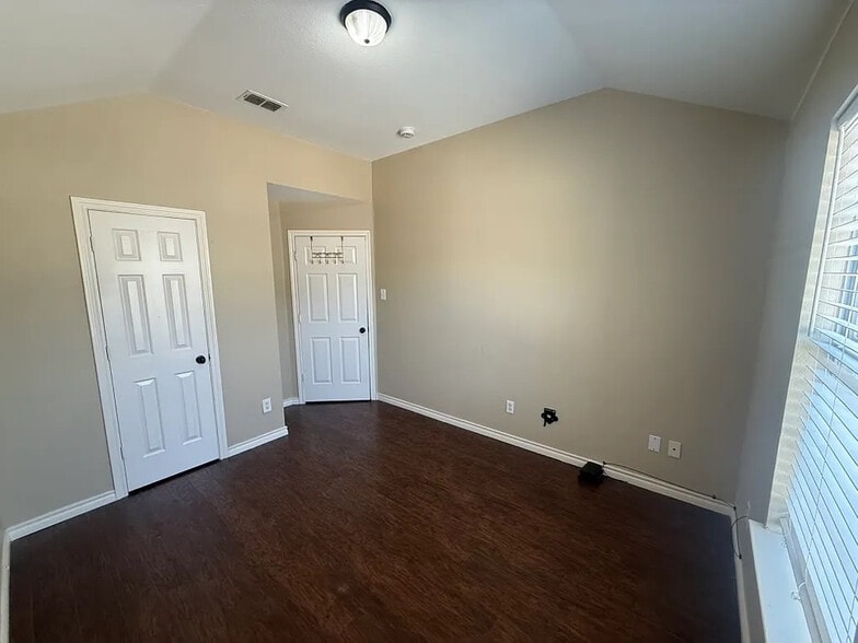 Building Photo - Room in Townhome on Oceanside Dr