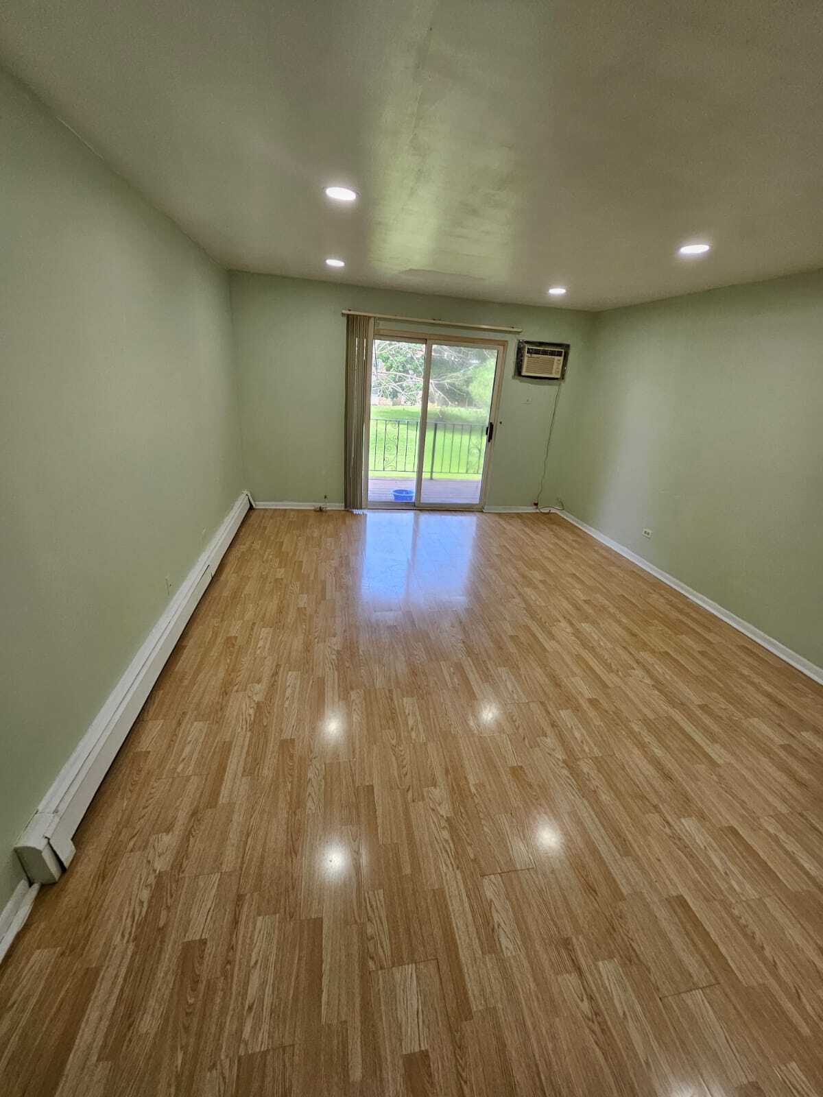 Building Photo - 580 Hill Dr