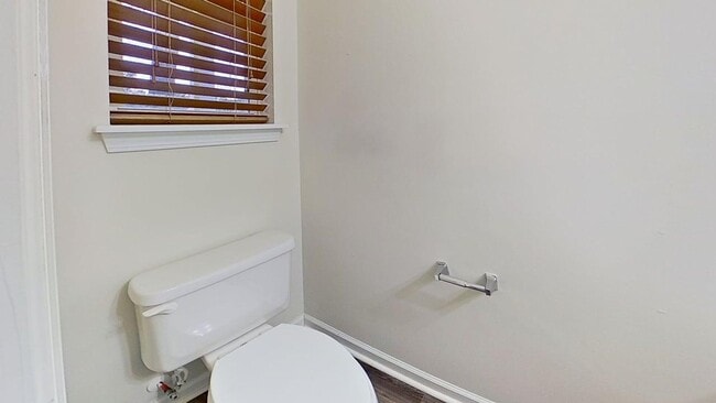 Building Photo - 3 bed / 2.5 bath - Move-in today!