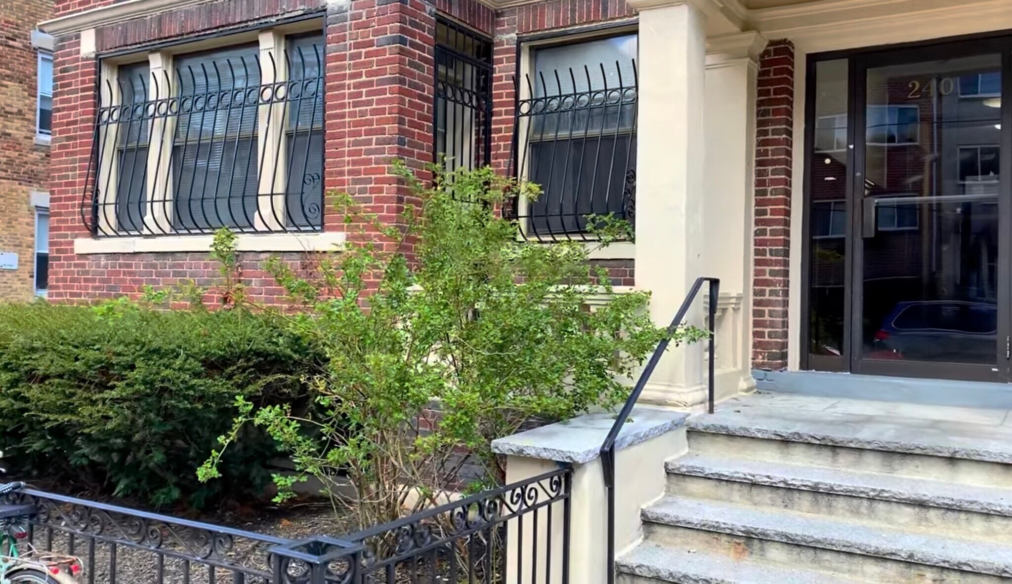 Building Photo - 240 Kelton St