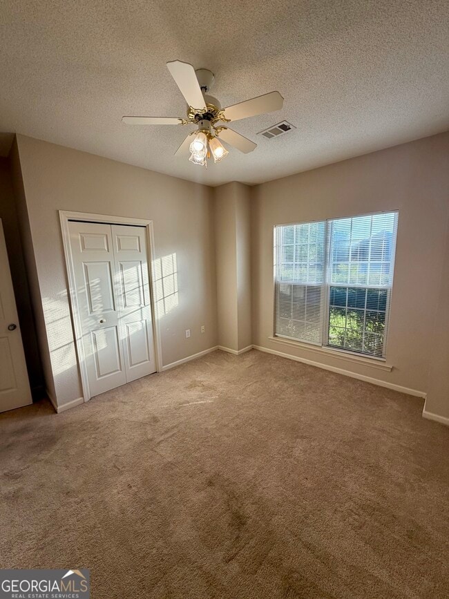 Building Photo - 213 Carrington Ln
