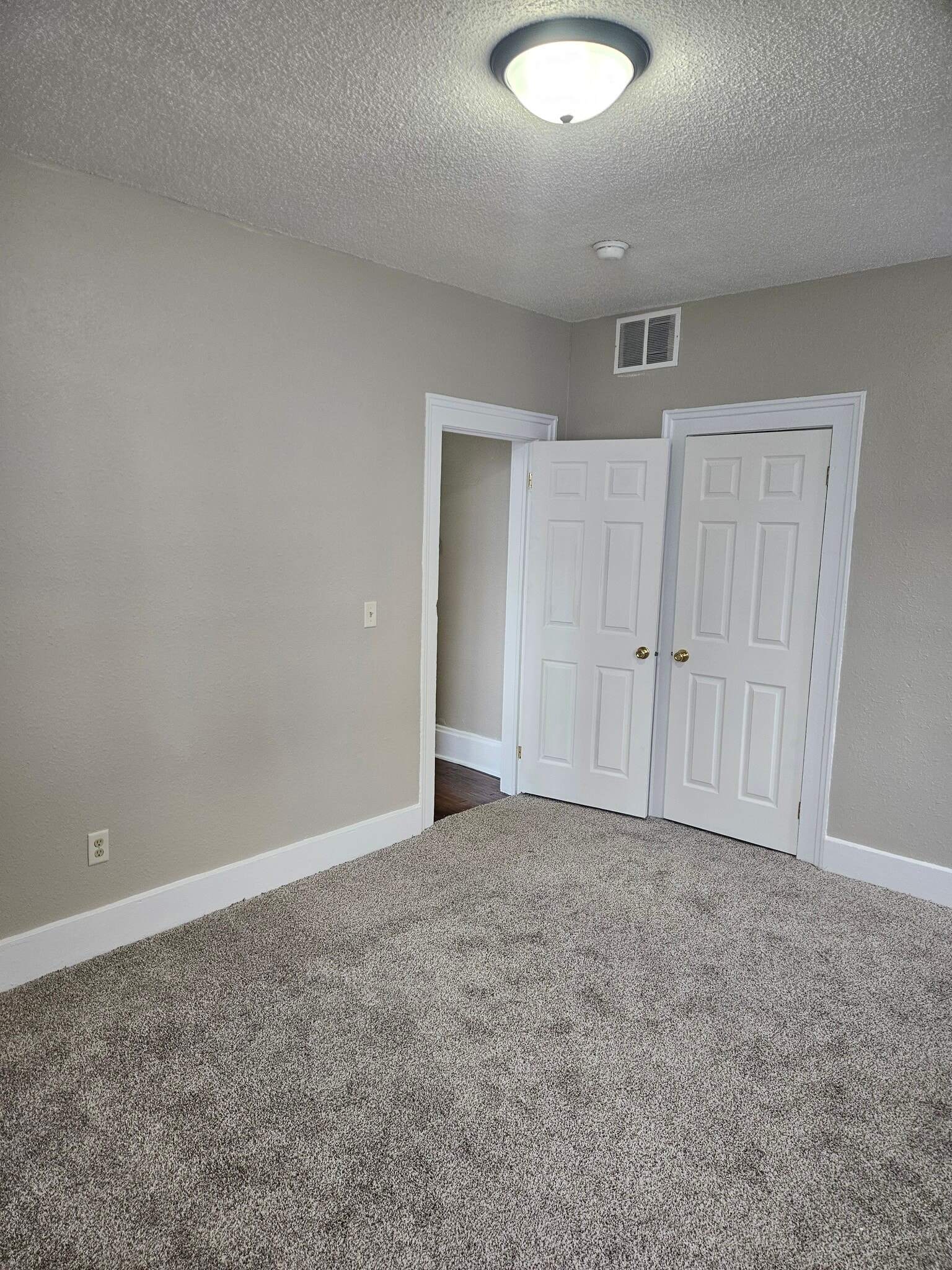 Building Photo - 609 Market St