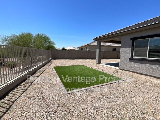 Building Photo - 18473 N Lakeside Dr