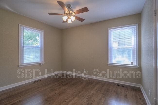 Building Photo - 601 E Nettleton Ave