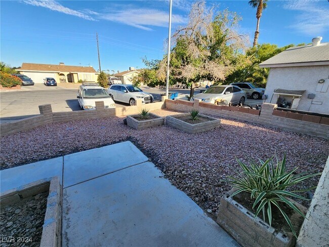 Building Photo - 3565 S Calmosa St