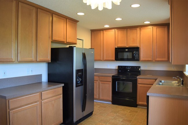 Building Photo - 6796 Gentle Oaks Dr