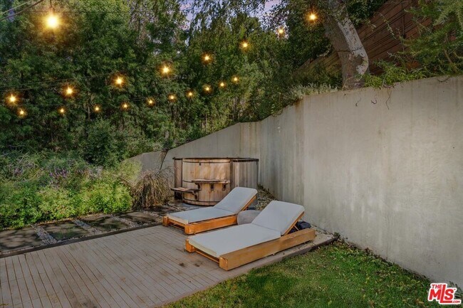 Building Photo - 4104 Saugus Ave