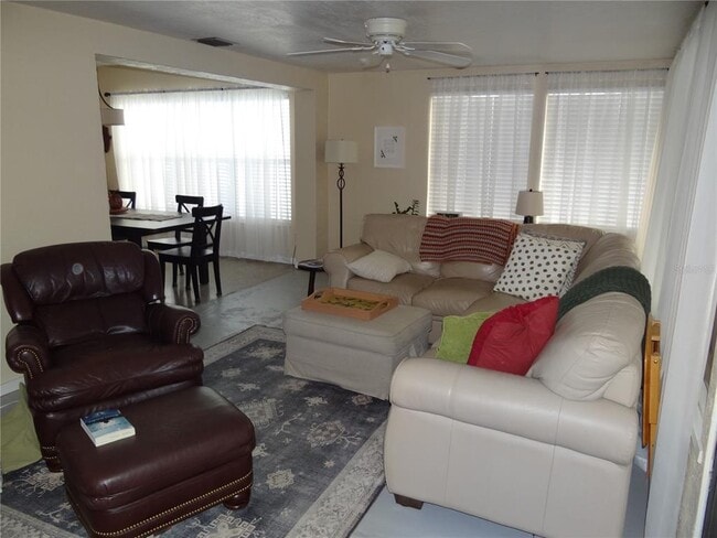 Building Photo - 3000 28th Ave N