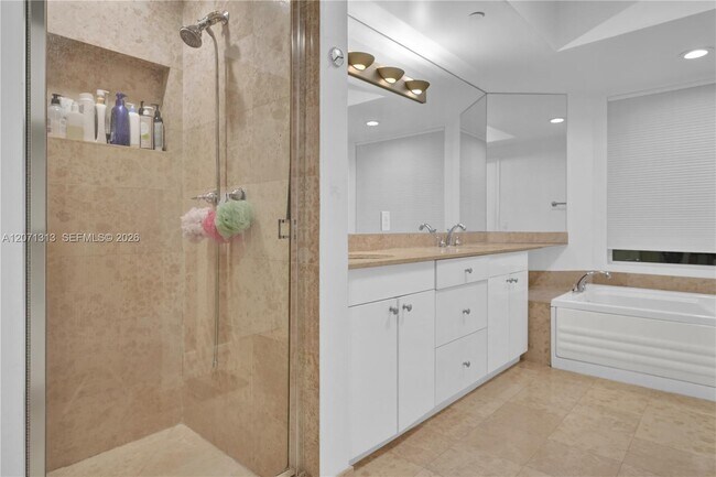 Building Photo - 4775 Collins Ave