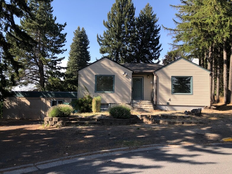 Building Photo - 1200 NE McGee St