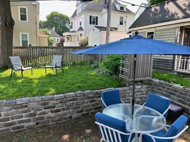 Building Photo - 16 Fletcher St