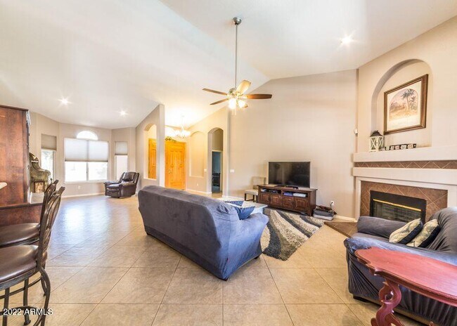 Building Photo - 13352 W Alvarado Dr
