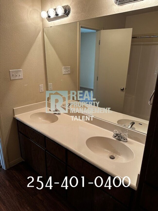 Building Photo - Deal Alert 3-Bedroom, 2.5-Bathroom Duplex ...