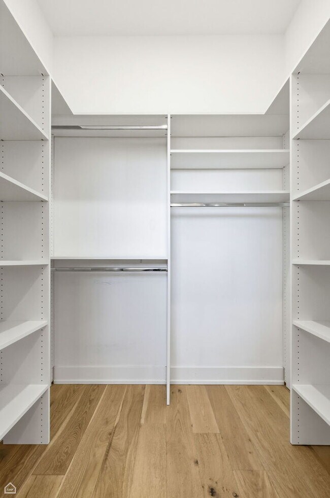 Building Photo - 1042 S Oakley Blvd