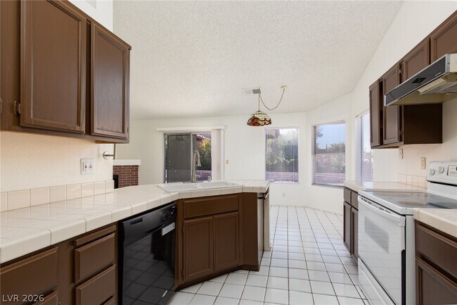 Building Photo - 121 Hanover Dr