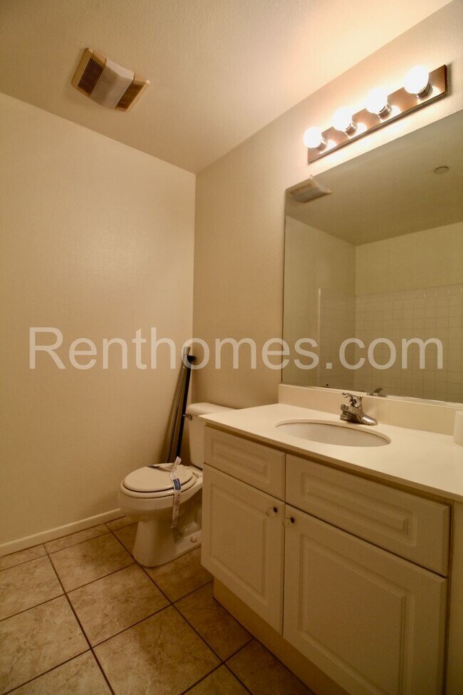Building Photo - 10722 Sabre Hill Dr