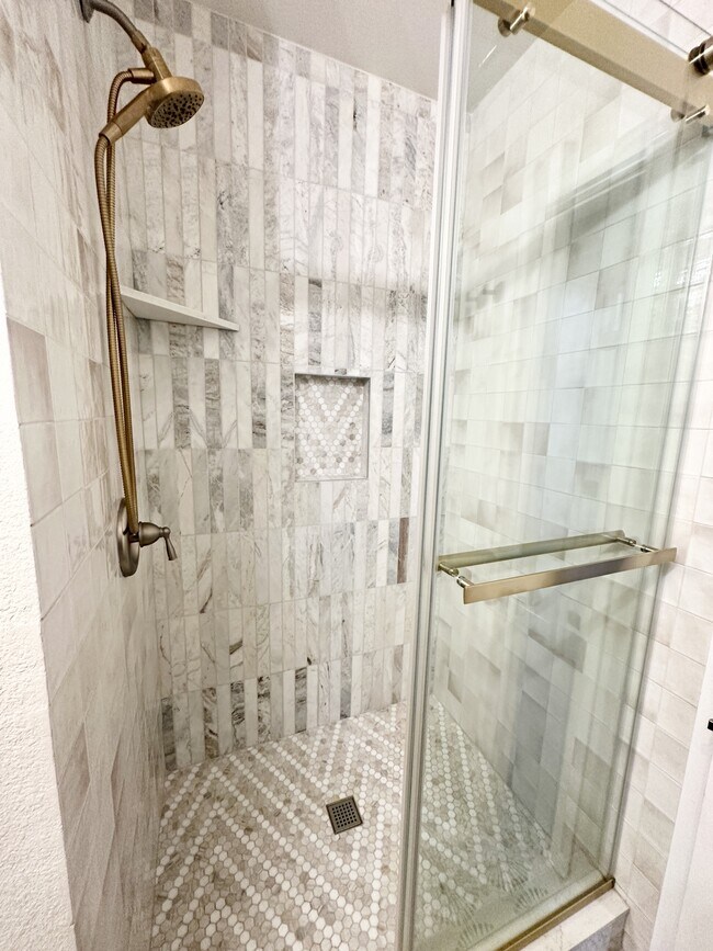 Building Photo - 2315 Tavern Rd