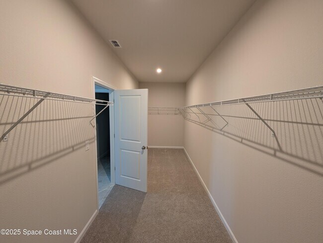 Building Photo - 2484 Landing Dr