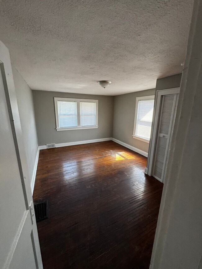 Building Photo - 1387 Briarwood Ave