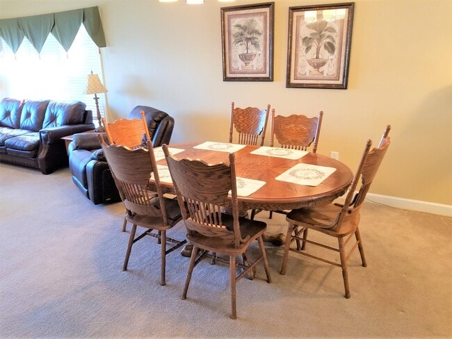 Building Photo - 615 Ballard Ln