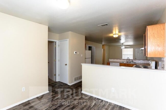 Building Photo - 310 S 40th St