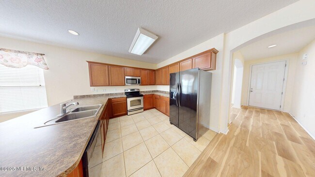 Building Photo - 15707 Lexington Park Blvd