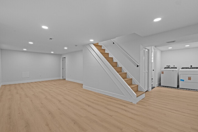 Building Photo - 2716 Woodsdale Ave