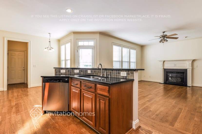 Building Photo - 513 Skygrove Dr