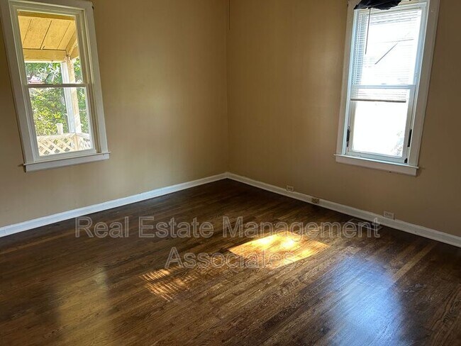 Building Photo - 119 Spalding St