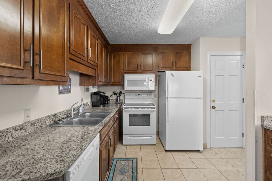 Building Photo - 2805B N Ocean Blvd