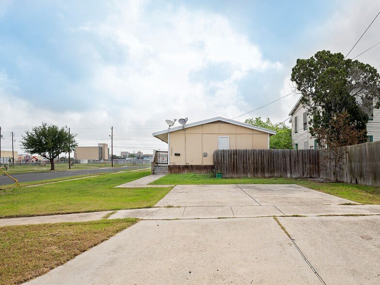 Building Photo - 1802 16th St
