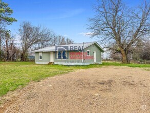 Building Photo - Charming 2-Bed, 2-Bath Home – Newly Renova...