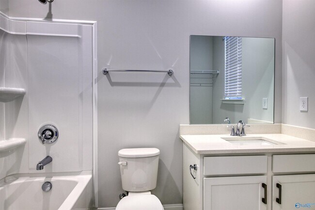 Building Photo - 190 Clift Crk Dr