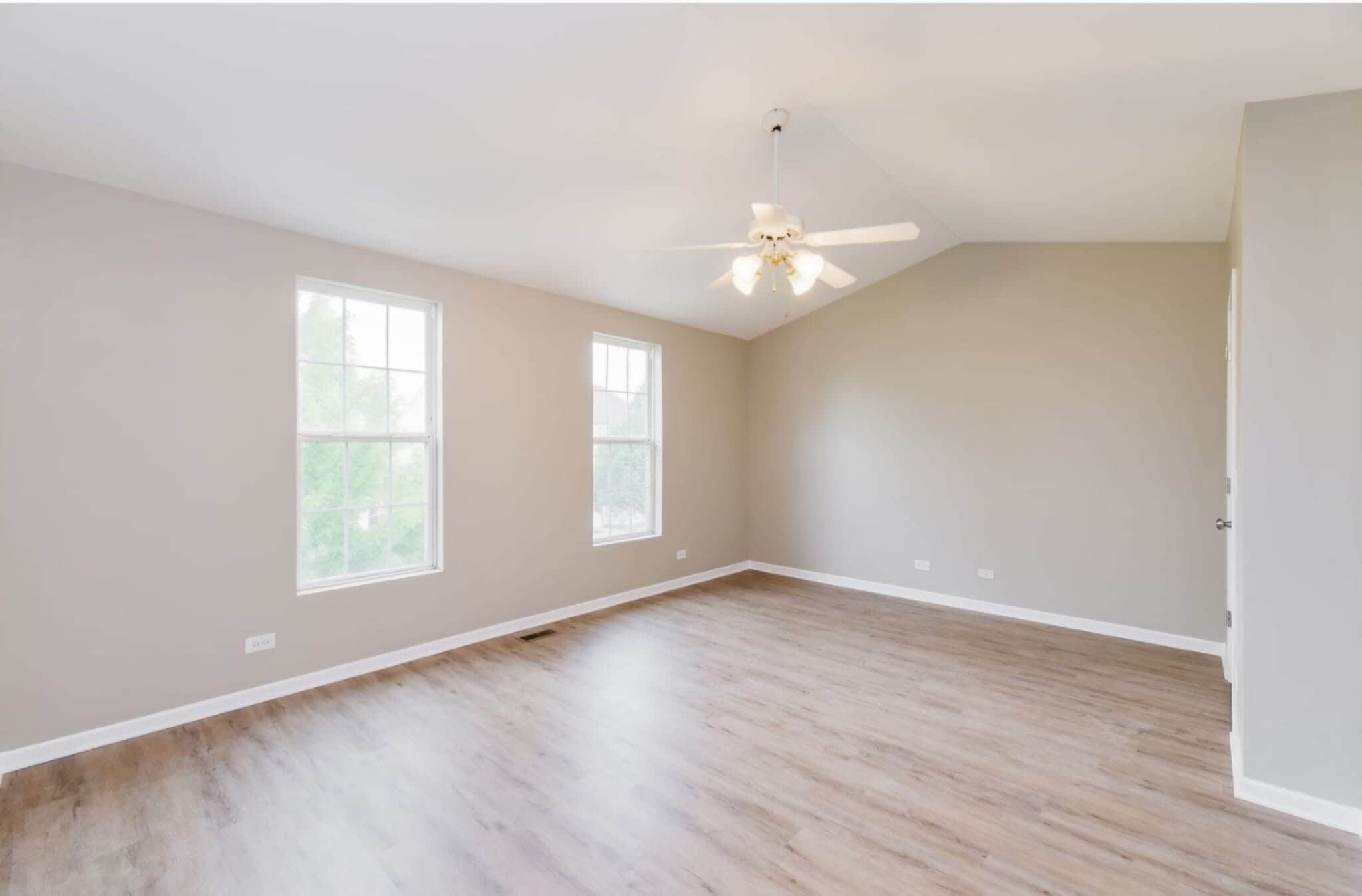 Upper level bedroom - 1670 Park Vista Ln
