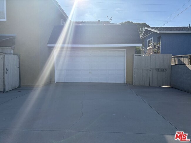 Building Photo - 2417 Andreo Ave