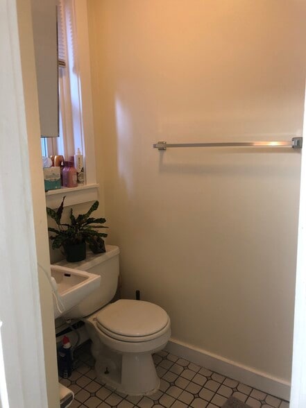 Building Photo - 15 Garden St