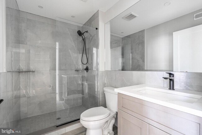 Building Photo - 2401 Washington Ave