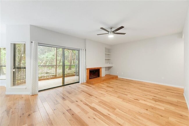 Building Photo - 4711 Spicewood Springs Rd