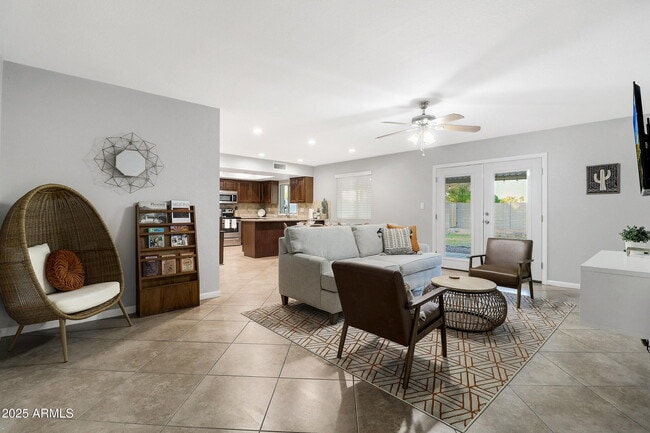 Building Photo - 5803 S Kenwood Ln