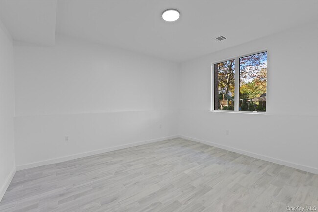 Building Photo - 613 Union Rd