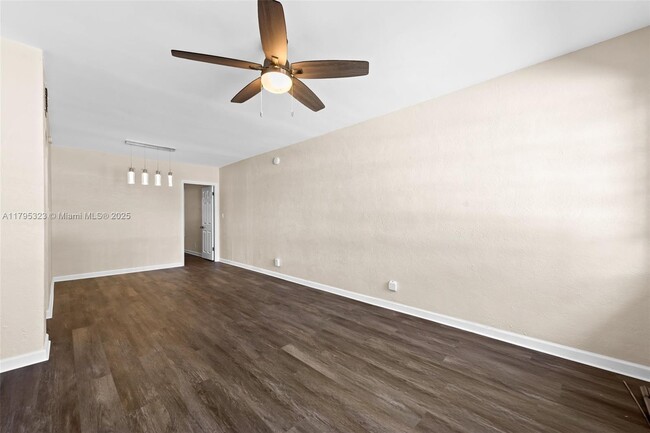 Building Photo - 1315 N 19th Ave