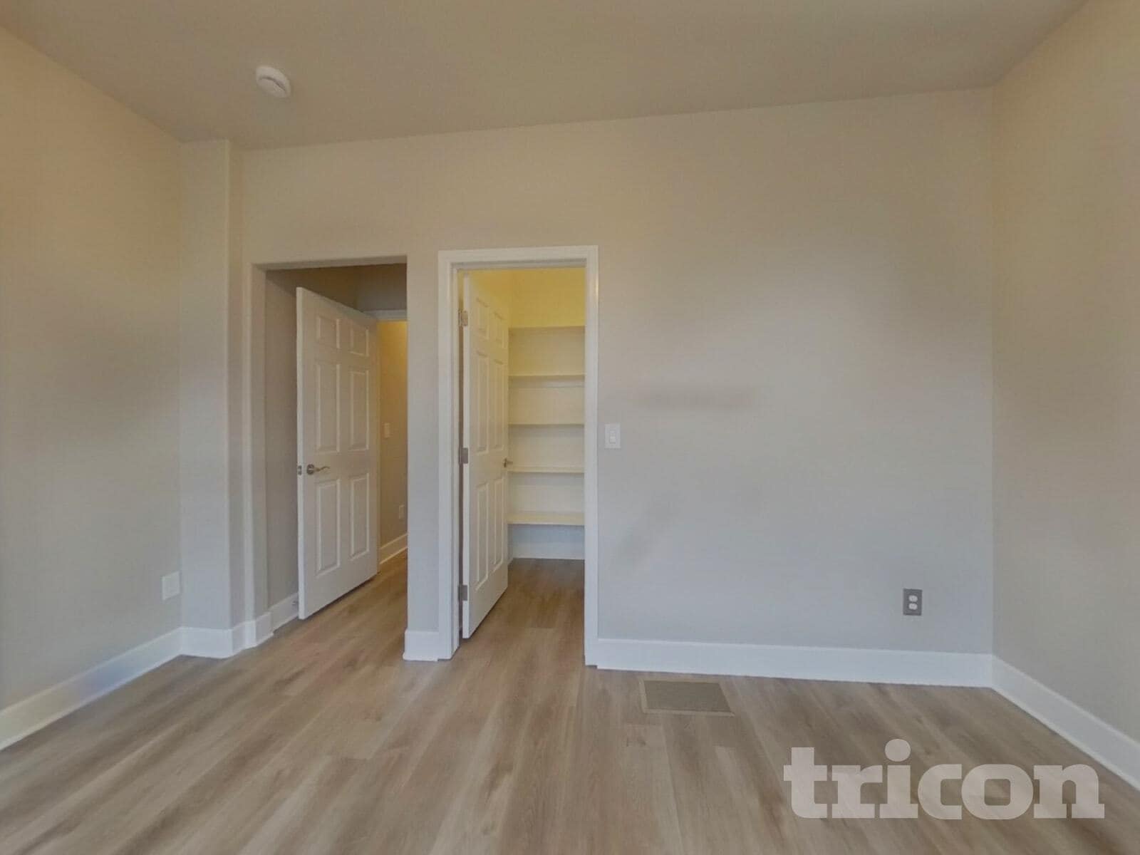 Building Photo - 9805 W Hinsdale Pl